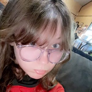 Meet your Posher, Lola